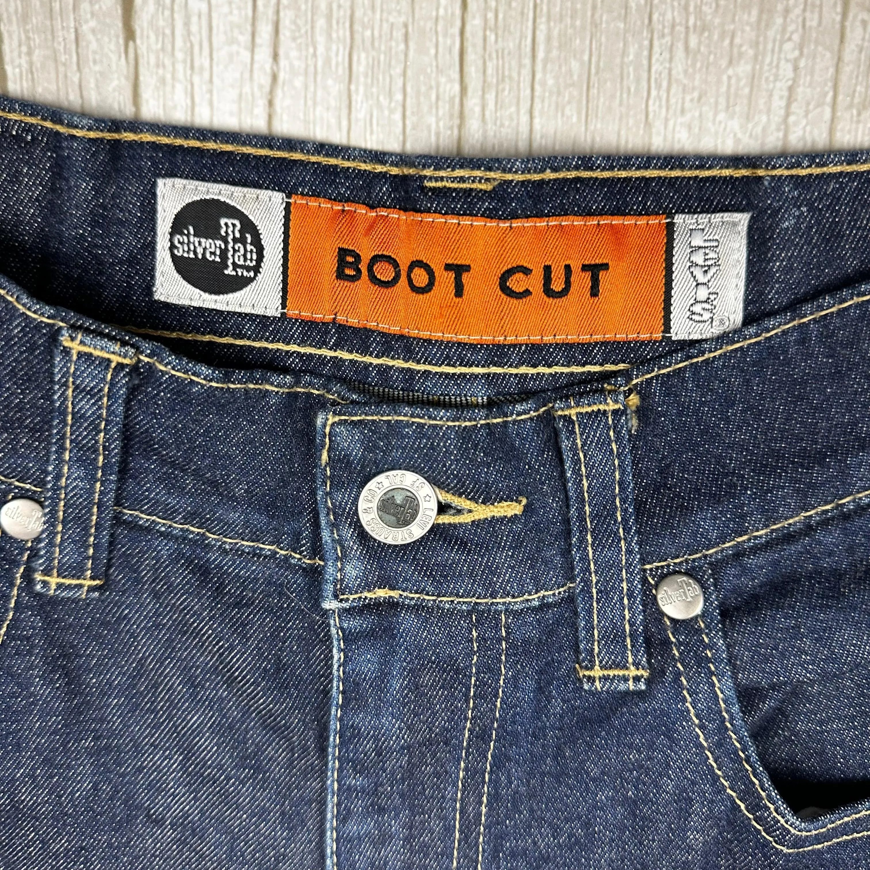 90's Vintage Levis Silver Tab Boot Cut Jeans - Size 28S